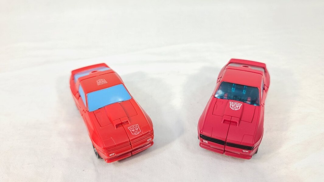 TF Collector Studio Series 86 Cliffjumper Review  (4 of 12)